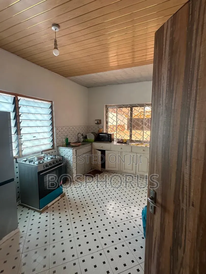 15bdrm House in Kwashiman, A-Lang for sale
