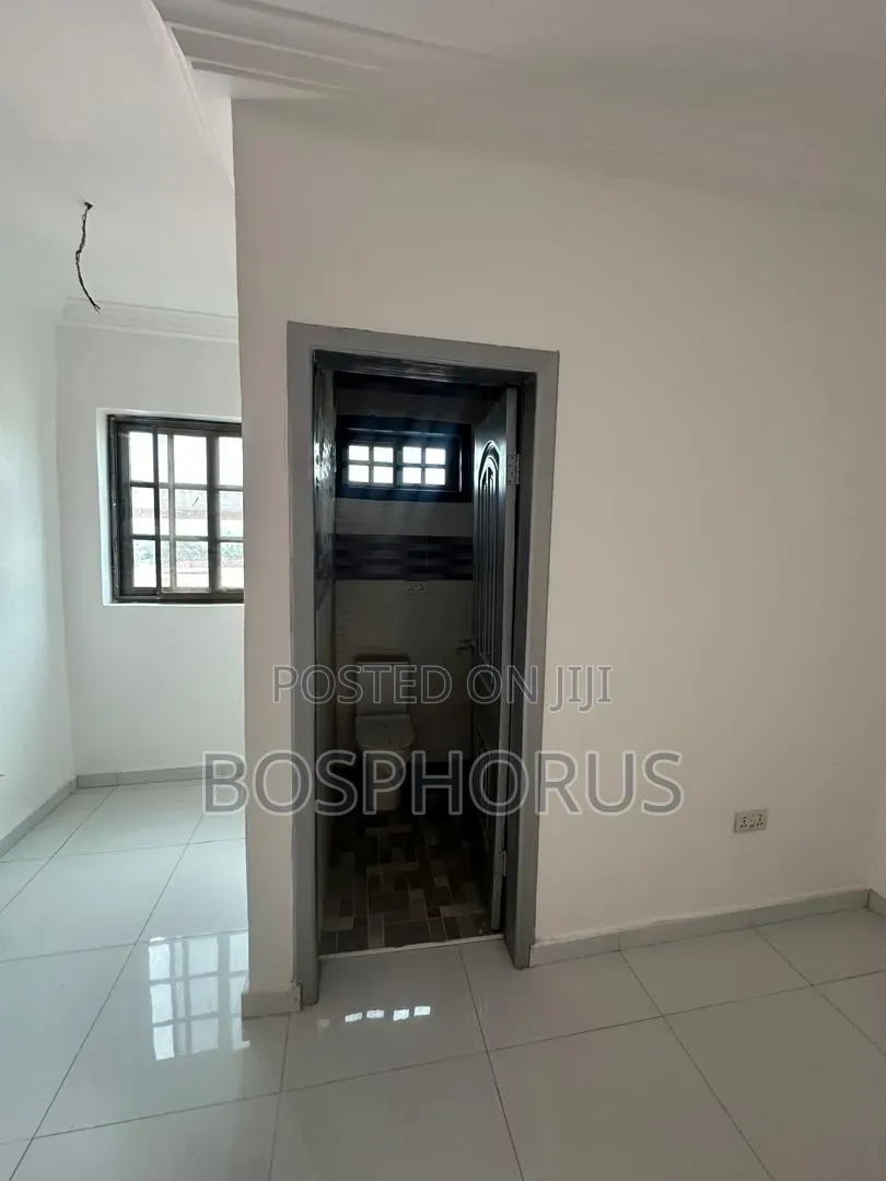 15bdrm House in Kwashiman, A-Lang for sale