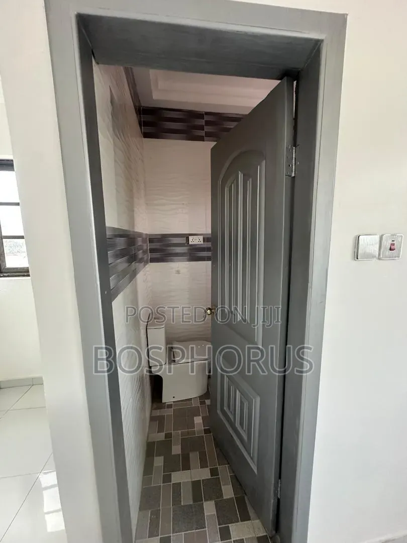 15bdrm House in Kwashiman, A-Lang for sale