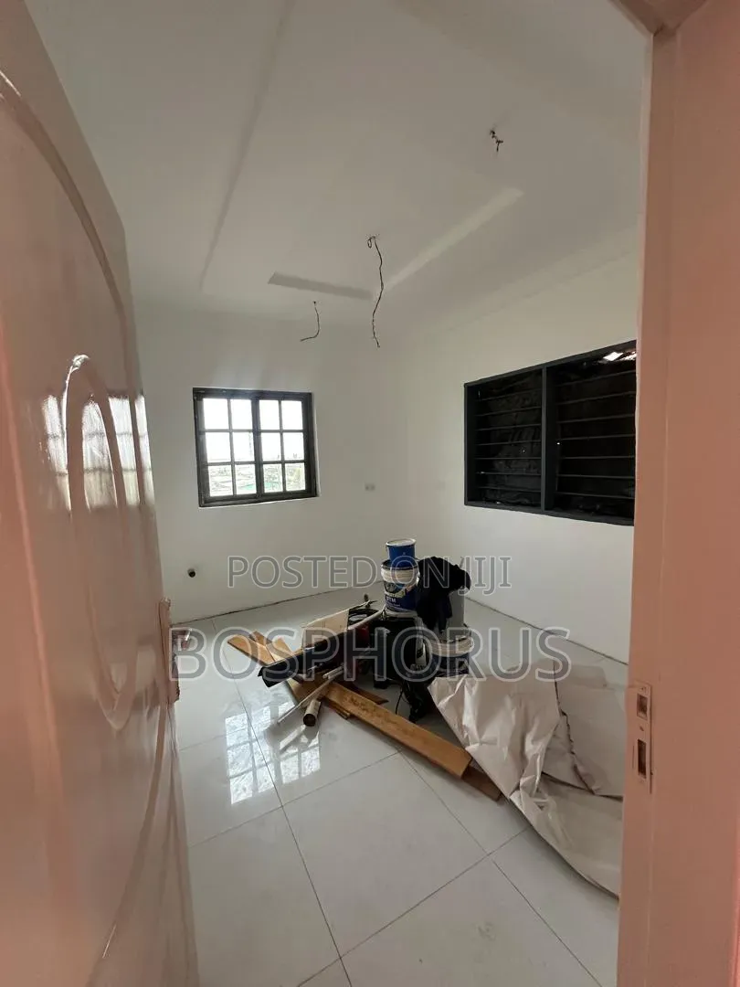 15bdrm House in Kwashiman, A-Lang for sale