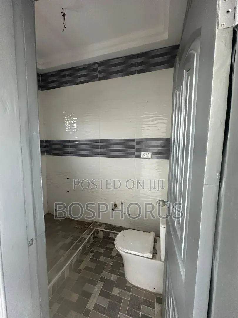 15bdrm House in Kwashiman, A-Lang for sale