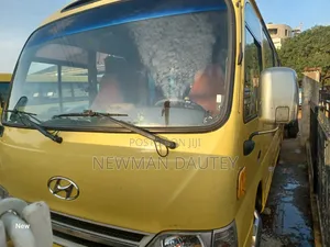 Hyundai County 2015 Yellow