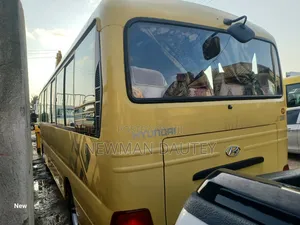 Hyundai County 2015 Yellow