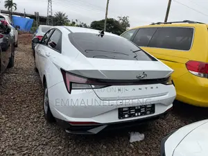 Hyundai Elantra 2022 White