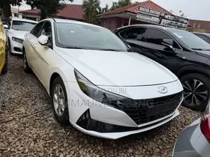 Hyundai Elantra 2022 White