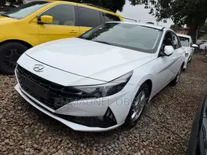 Hyundai Elantra 2022 White