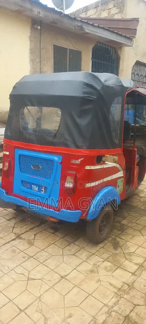 Bajaj RE 2015 Red