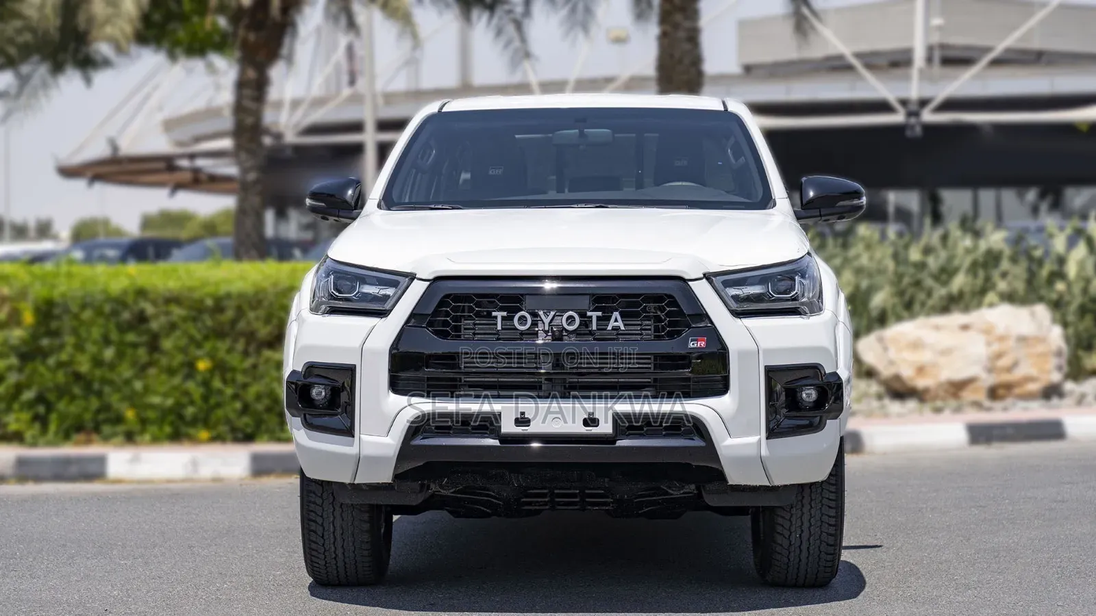 Toyota Hilux 2024 White