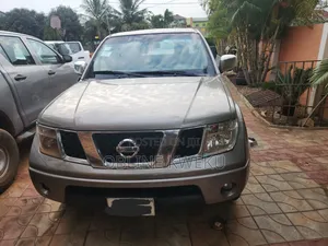 Nissan Navara 2016 Brown