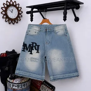 Short Jeans