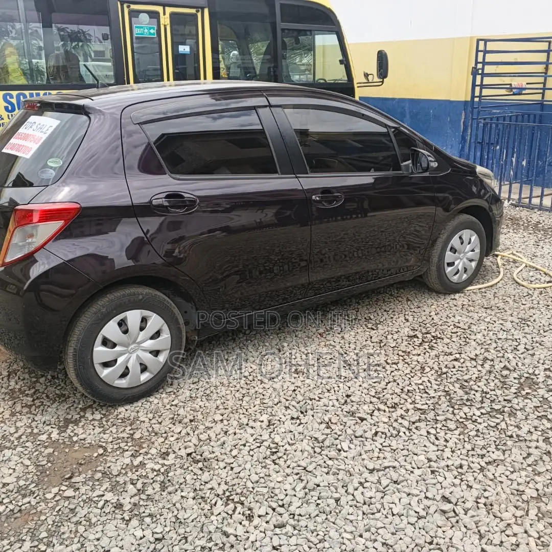 Toyota Vitz 1.3 AWD 5dr 2015 Burgundy