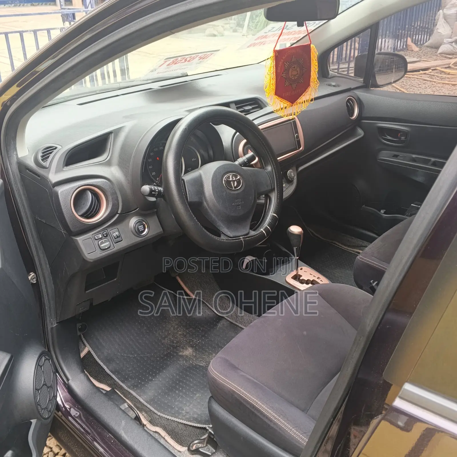 Toyota Vitz 1.3 AWD 5dr 2015 Burgundy
