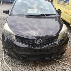 Toyota Vitz 1.3 AWD 5dr 2015 Burgundy