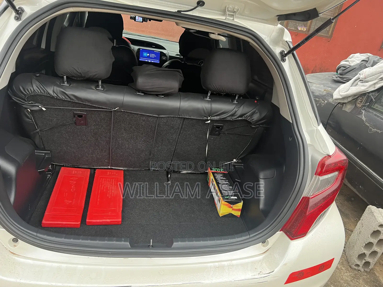 Toyota Vitz 1.3 FWD 5dr 2015 Red