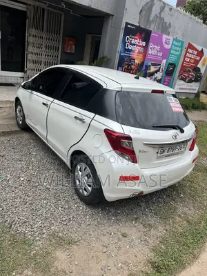 Toyota Vitz 1.3 FWD 5dr 2015 Red