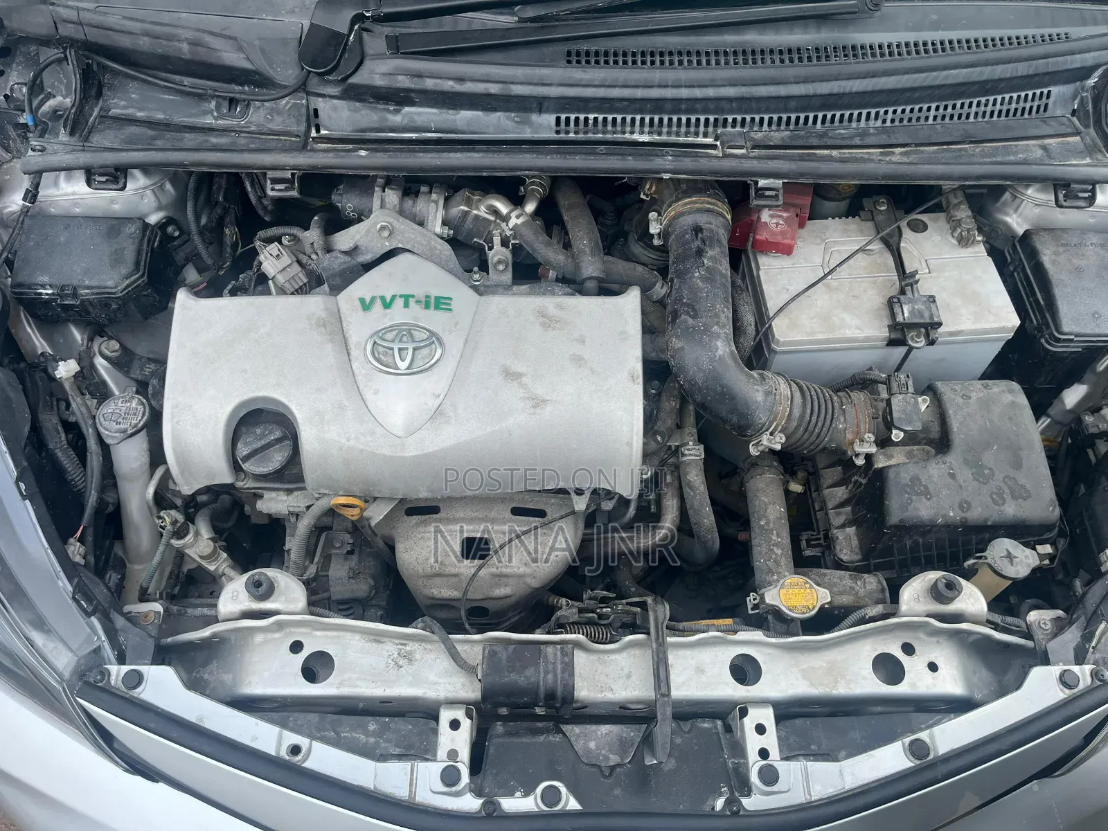 Toyota Vitz 2015 Silver