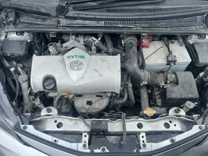 Toyota Vitz 2015 Silver