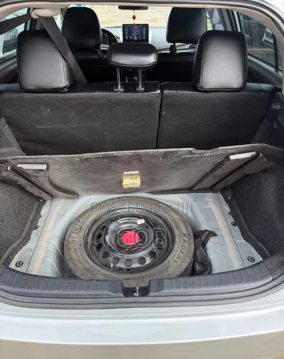 Toyota Yaris 2016 Silver