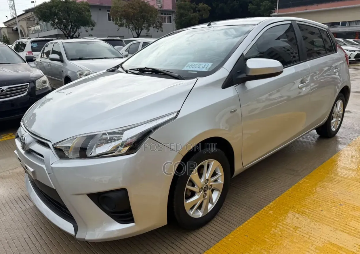 Toyota Yaris 2016 Silver