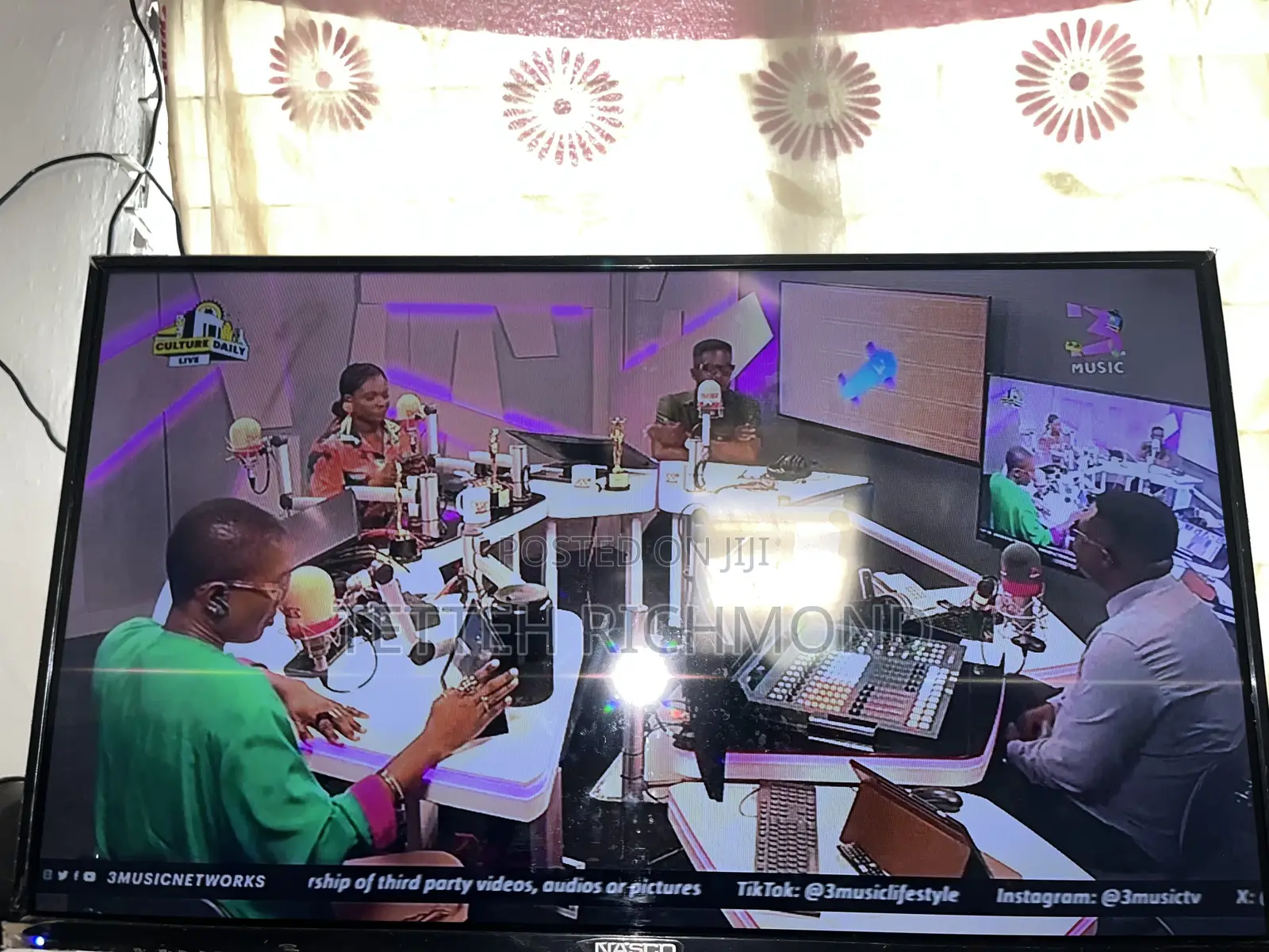Nasco 32inc Digital TV