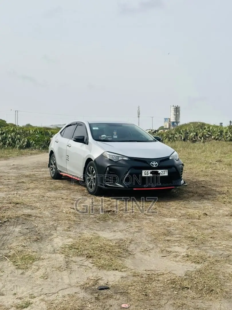Toyota Corolla LE Premium 4dr Sedan (1.8L 4cyl CVT) 2016 Gray