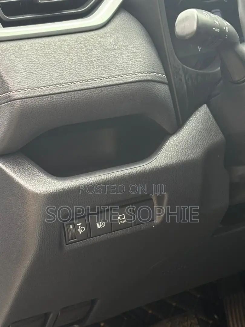 Toyota RAV4 XLE 2022 White