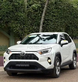 Toyota RAV4 XLE 2022 White