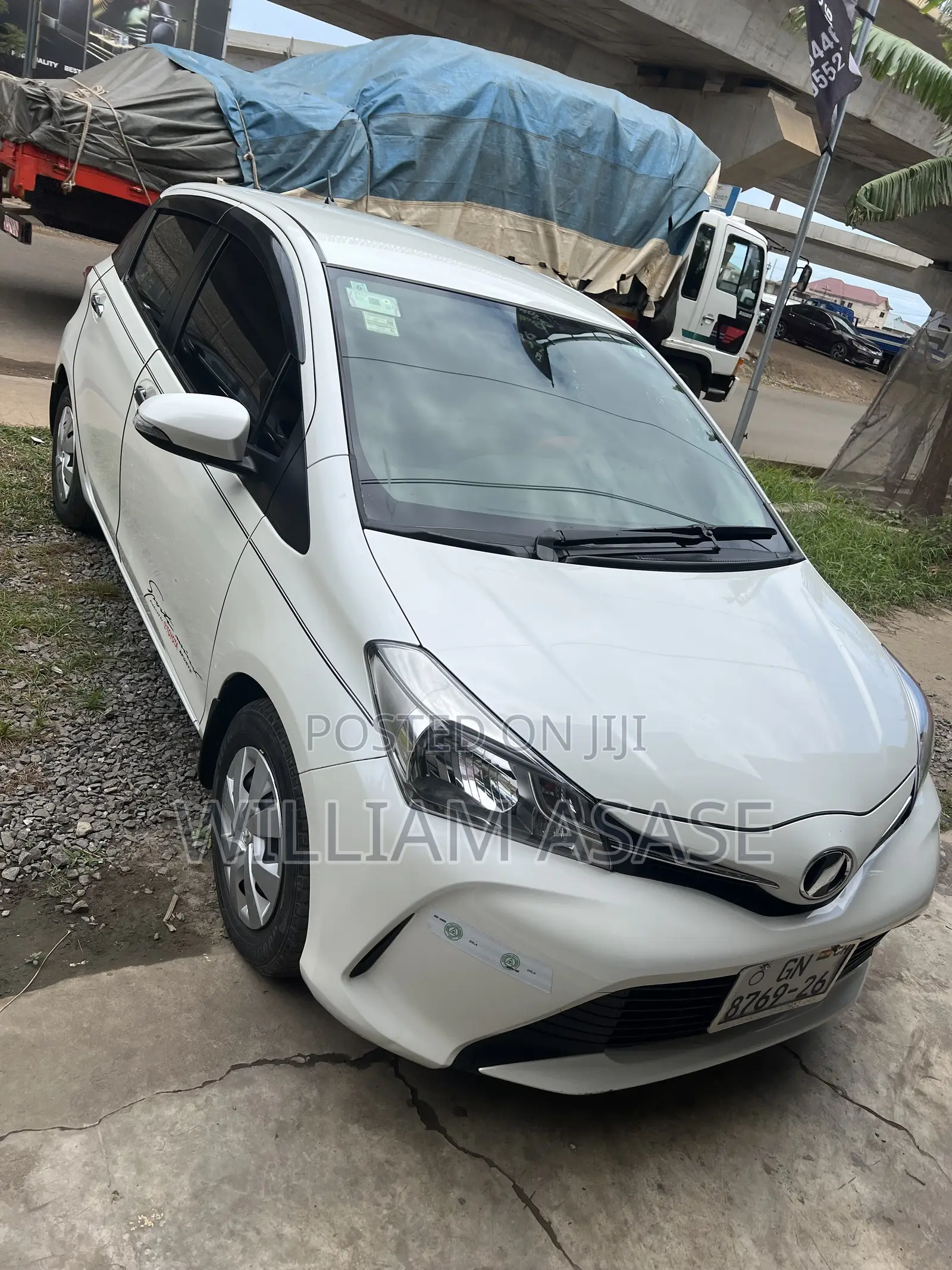 Toyota Vitz 1.3 FWD 5dr 2015 Red