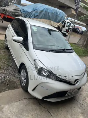 Toyota Vitz 1.3 FWD 5dr 2015 Red