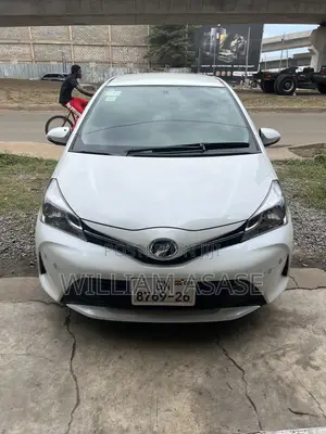 Toyota Vitz 1.3 FWD 5dr 2015 Red