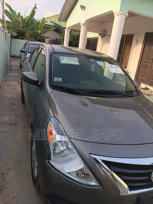 Nissan Versa 1.6 SV 2016 Gray