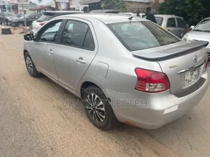 Toyota Yaris 2012 Silver
