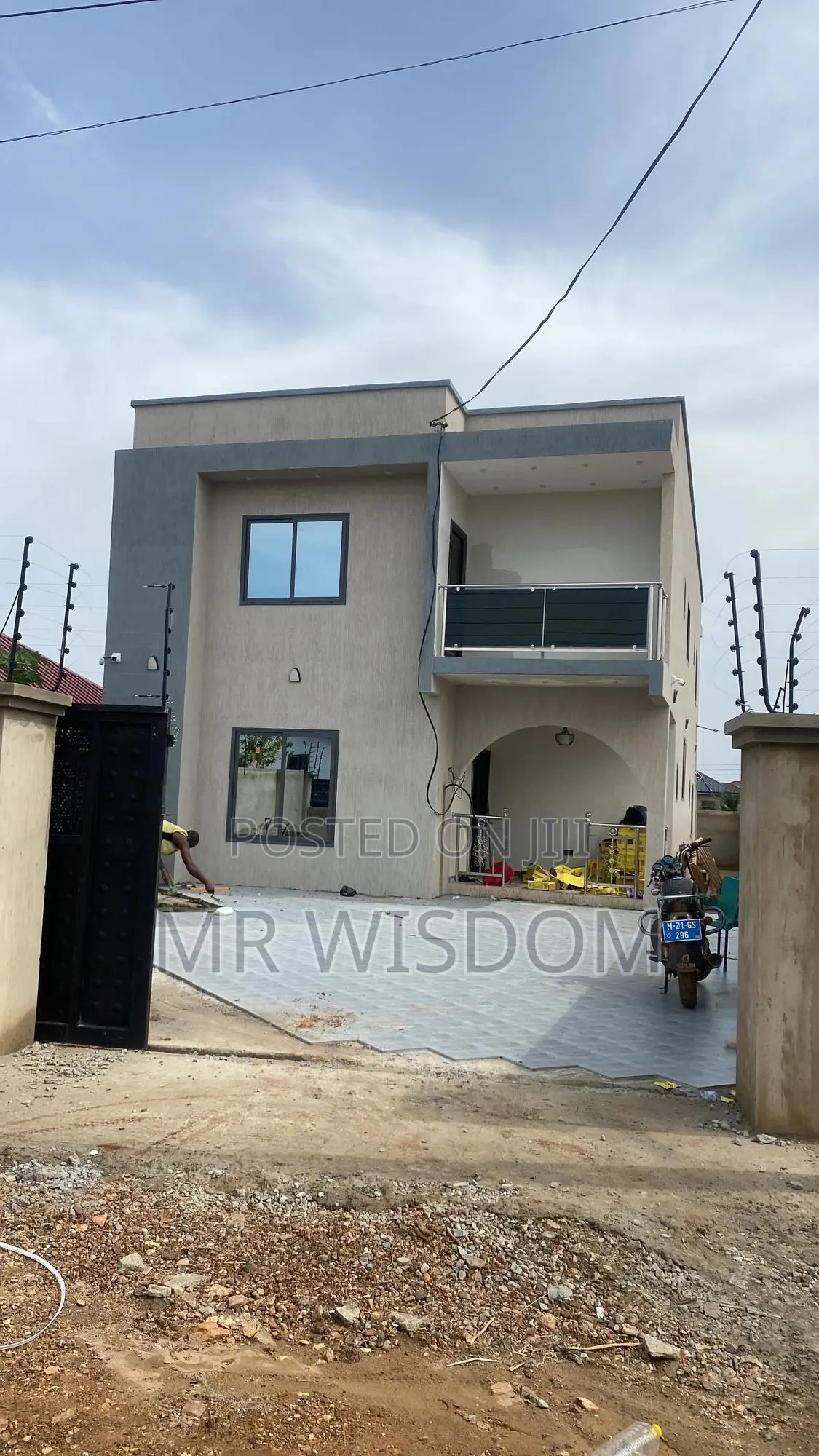 4bdrm Duplex in Lakeside Estate, Ashaley Botwe for sale