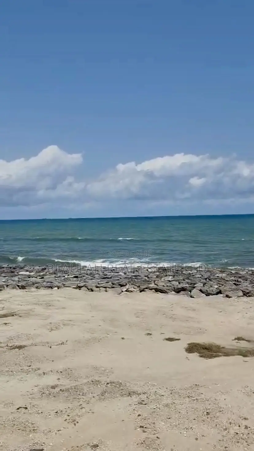 Titled Beachfront Land for Sale in Pramrpam (Commercial/Residential)