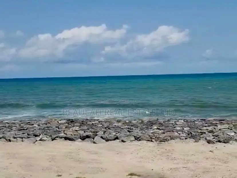 Titled Beachfront Land for Sale in Pramrpam (Commercial/Residential)