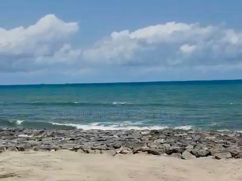 Titled Beachfront Land for Sale in Pramrpam (Commercial/Residential)
