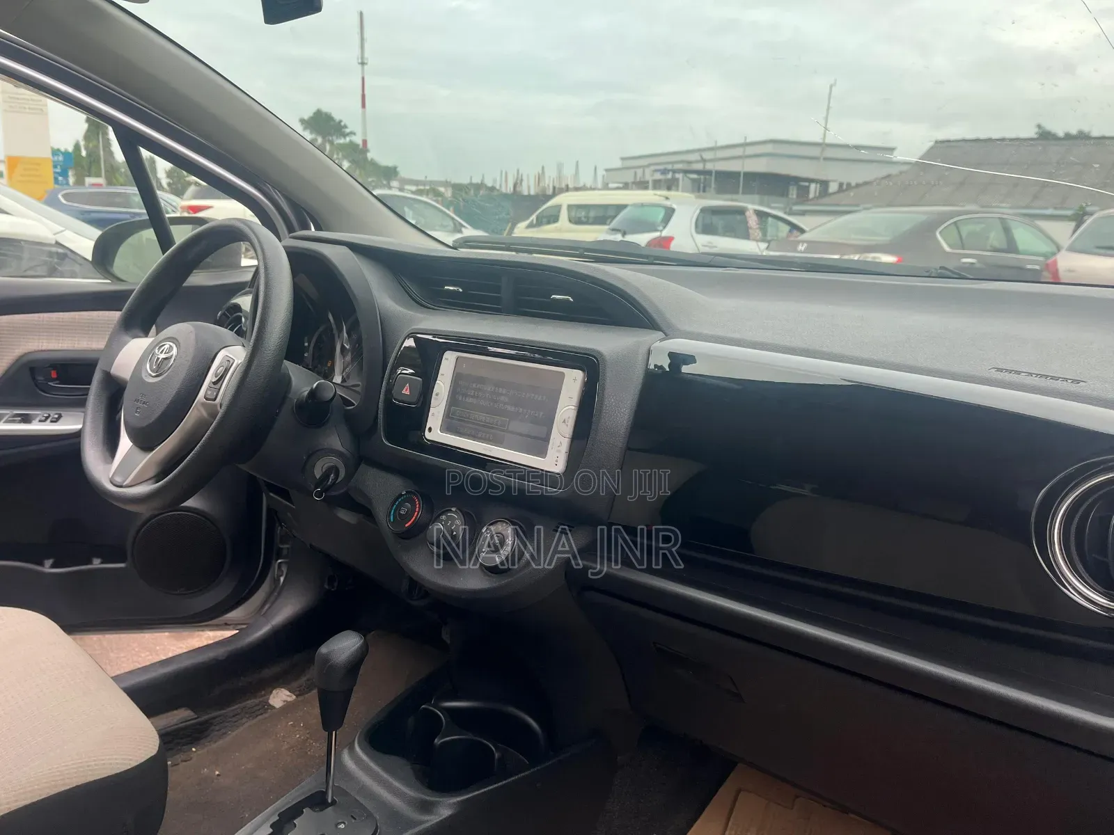 Toyota Vitz 2015 Silver