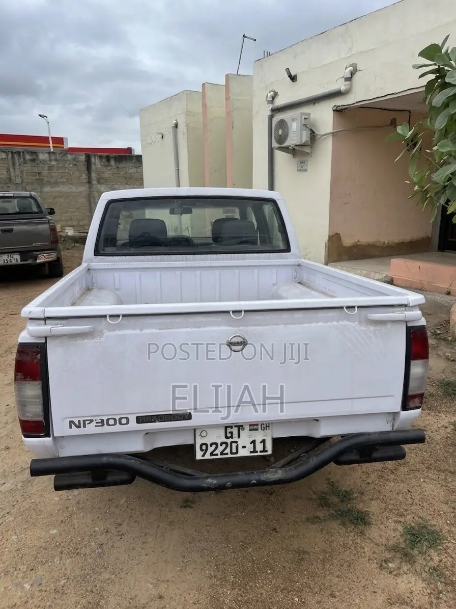 Nissan Hardbody 2009 White