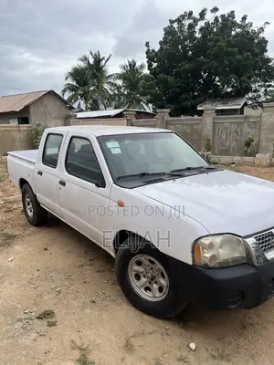 Nissan Hardbody 2009 White
