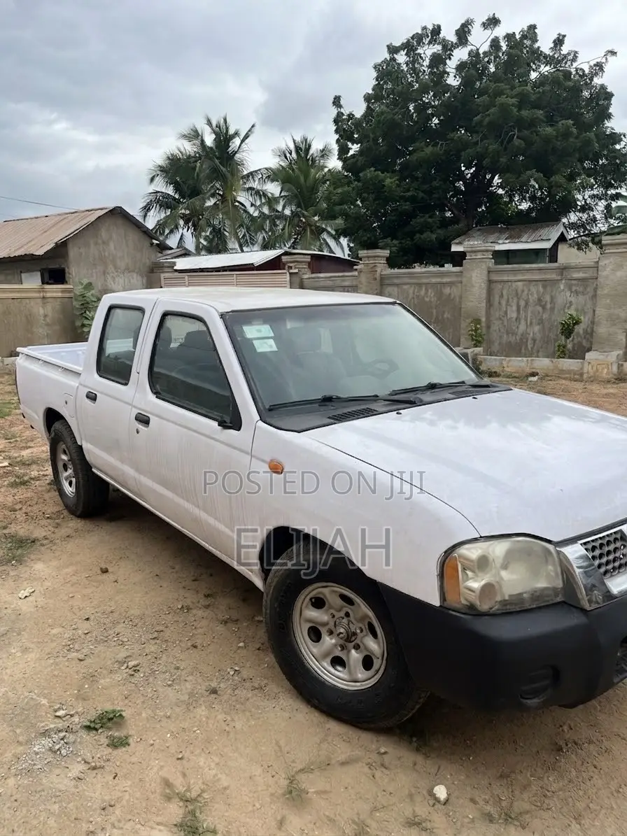 Nissan Hardbody 2009 White