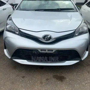 Toyota Vitz 2015 Silver