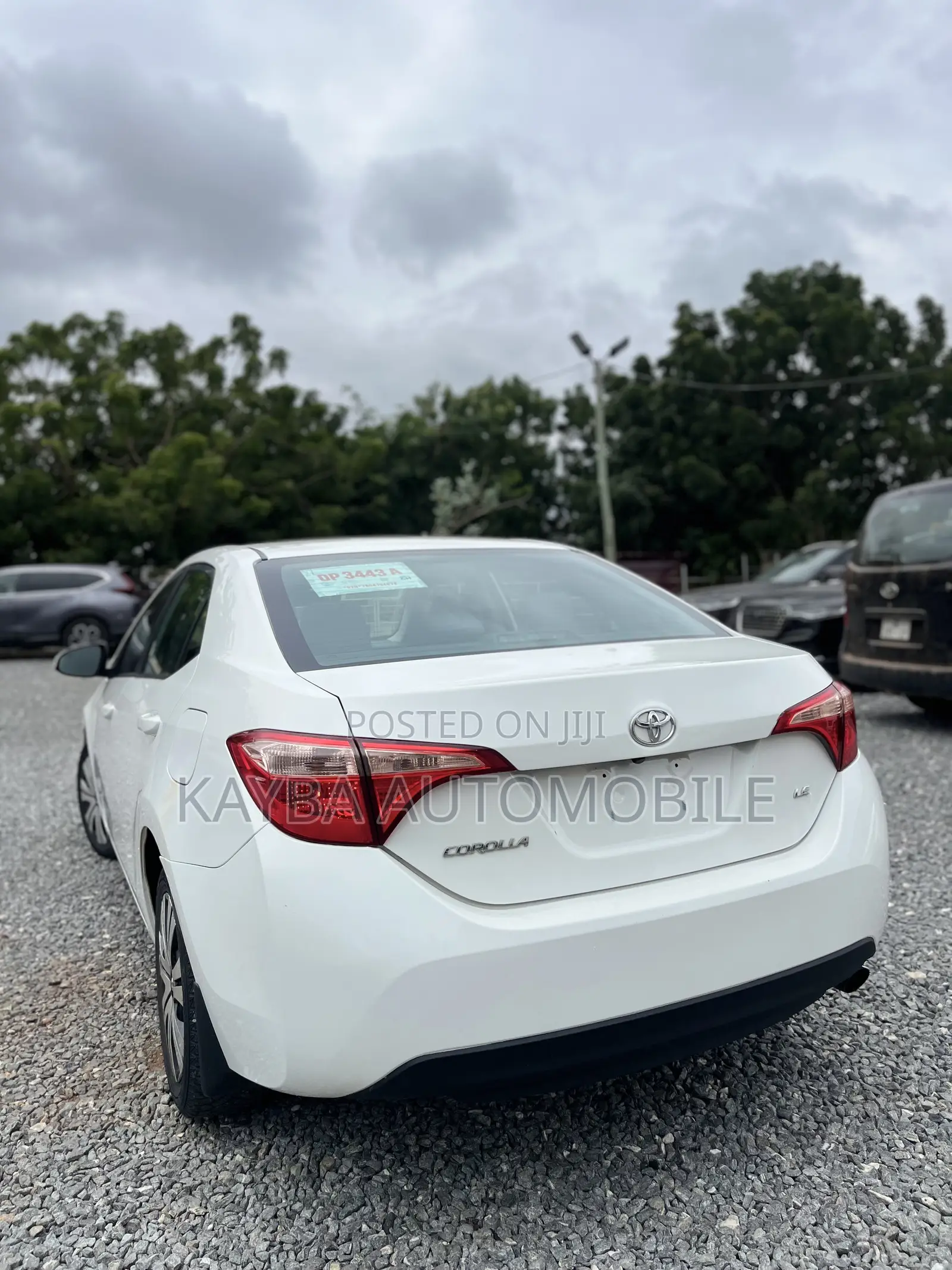 Toyota Corolla LE (1.8L 4cyl 2A) 2018 White