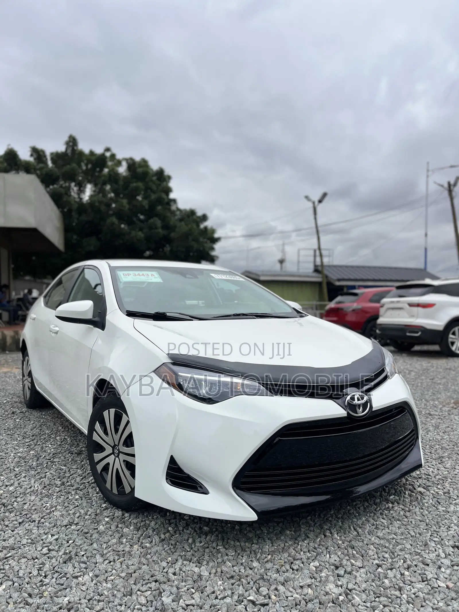 Toyota Corolla LE (1.8L 4cyl 2A) 2018 White