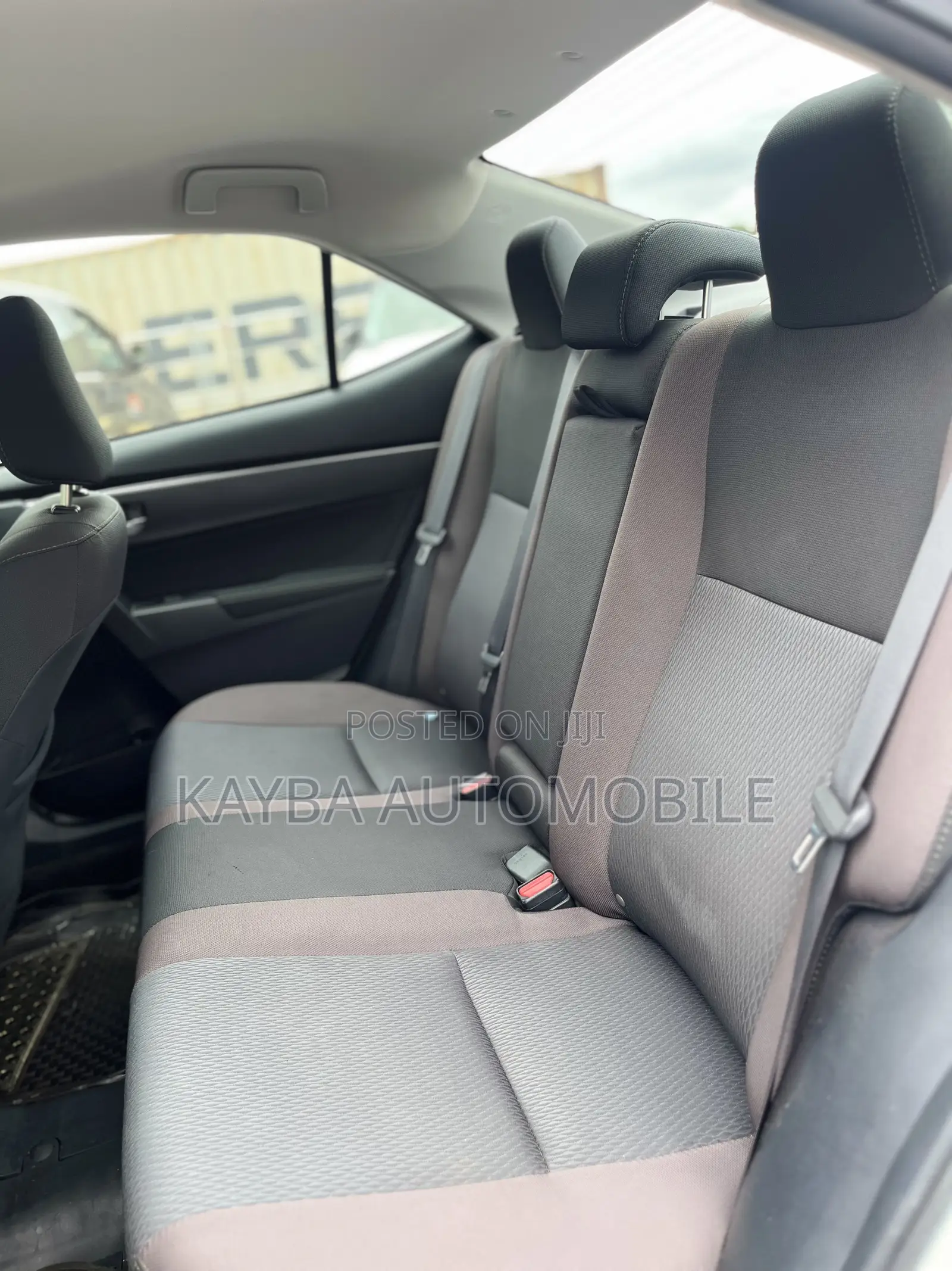 Toyota Corolla LE (1.8L 4cyl 2A) 2018 White