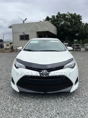 Toyota Corolla LE (1.8L 4cyl 2A) 2018 White
