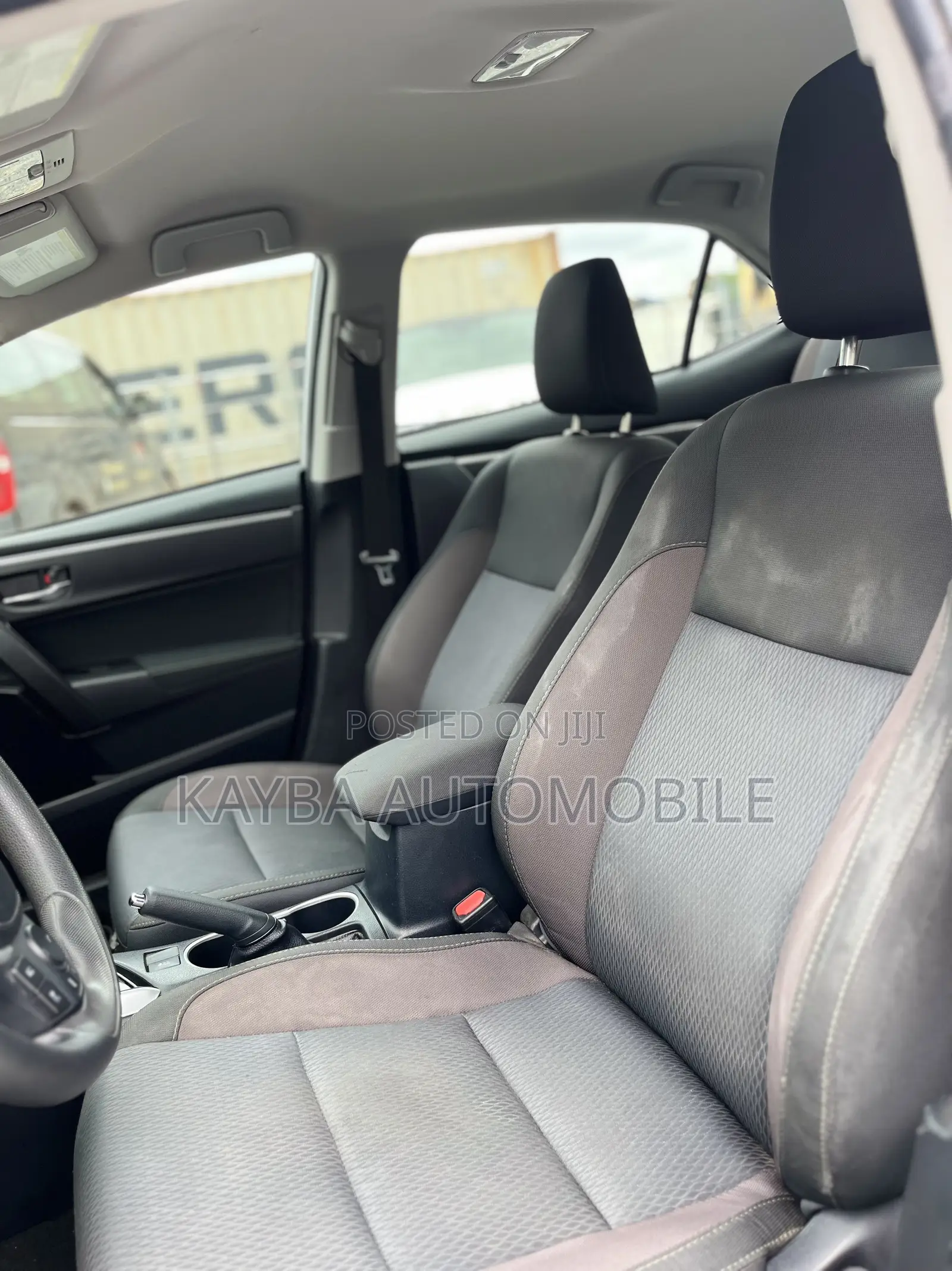 Toyota Corolla LE (1.8L 4cyl 2A) 2018 White
