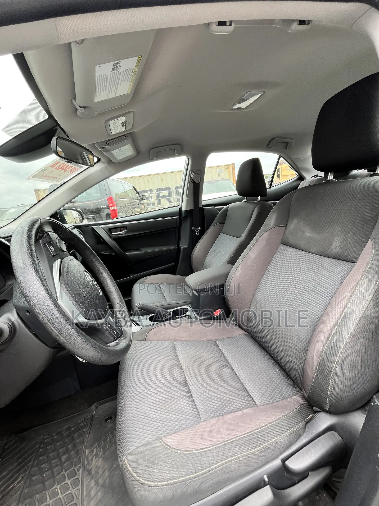 Toyota Corolla LE (1.8L 4cyl 2A) 2018 White