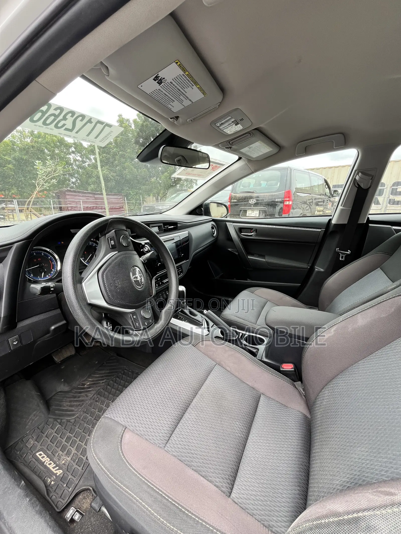Toyota Corolla LE (1.8L 4cyl 2A) 2018 White