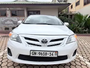Toyota Corolla LE 4dr Sedan (1.8L 4cyl 4A) 2013 White