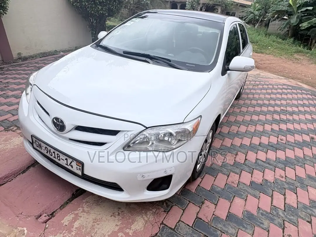 Toyota Corolla LE 4dr Sedan (1.8L 4cyl 4A) 2013 White